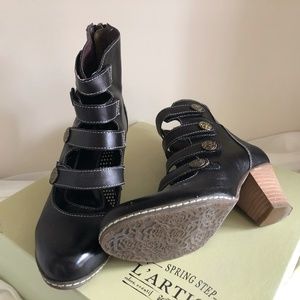 L'Artiste by Spring Step Anchor Bootie